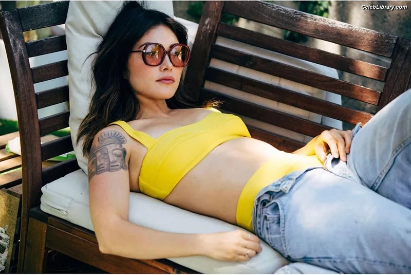 Daniella Pineda photo 5 of 95