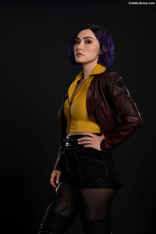 Daniella Pineda photo 6 of 95