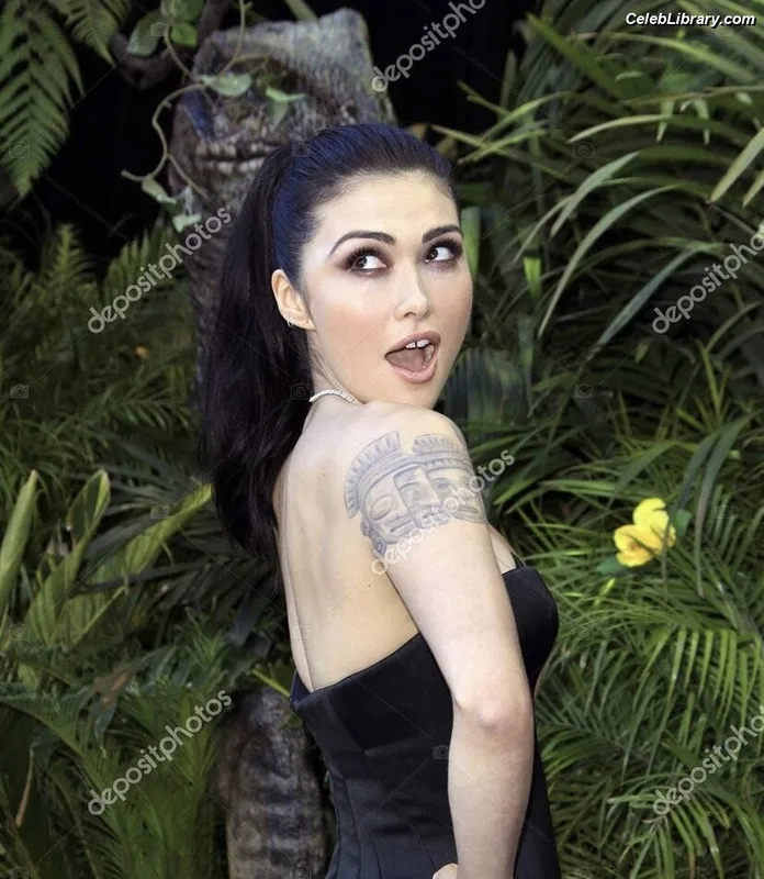 Daniella Pineda photo 2 of 95