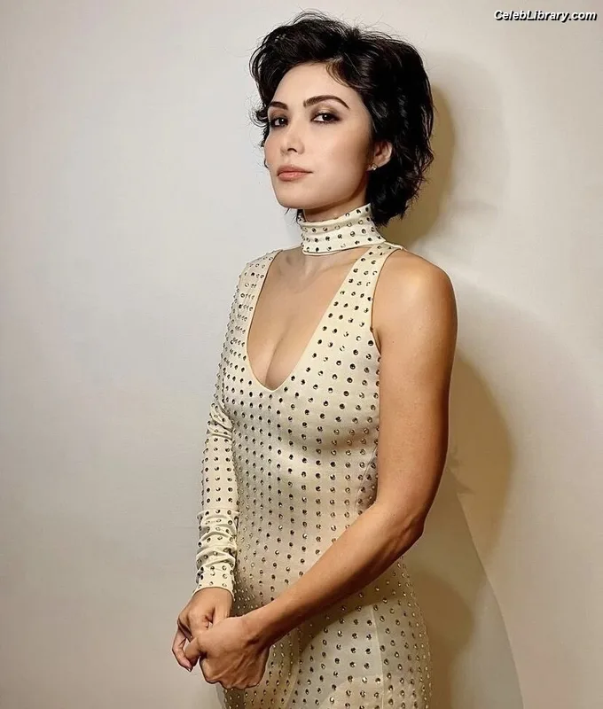 Daniella Pineda photo 5 of 95