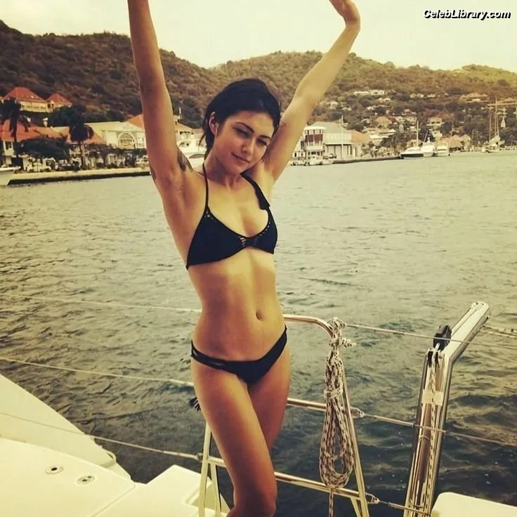 Daniella Pineda photo 9 of 95