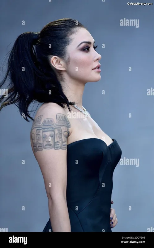 Daniella Pineda photo 13 of 95