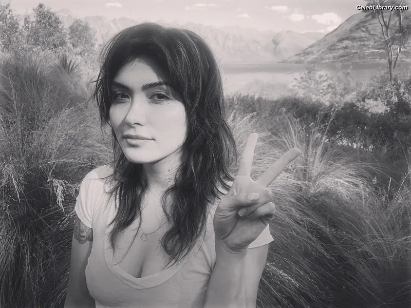 Daniella Pineda photo 2 of 95