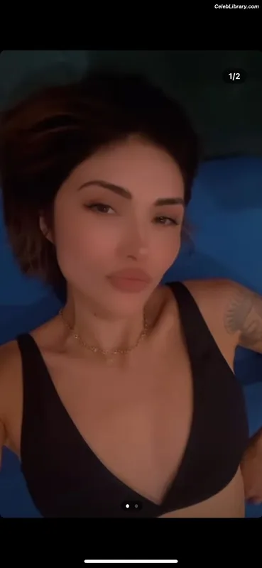 Daniella Pineda photo 3 of 95