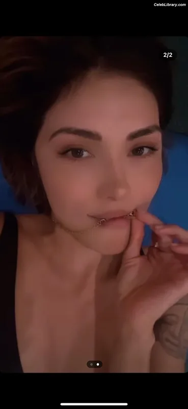 Daniella Pineda photo 17 of 95
