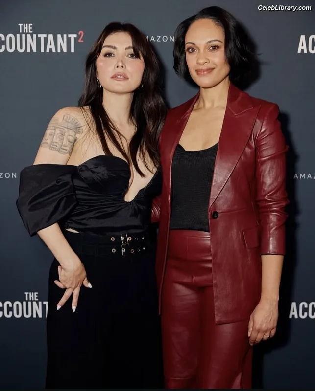 Daniella Pineda photo 14 of 95