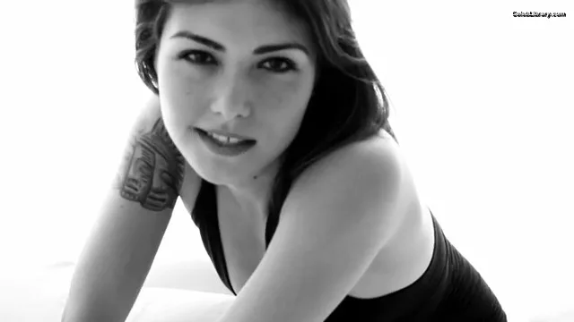 Daniella Pineda photo 9 of 95