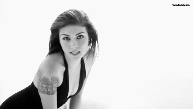 Daniella Pineda photo 7 of 95