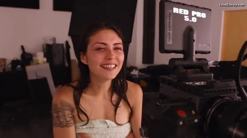 Daniella Pineda photo 11 of 95