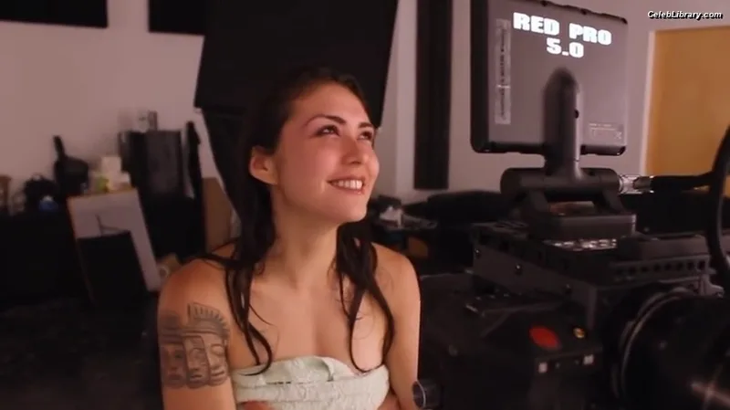 Daniella Pineda photo 19 of 95