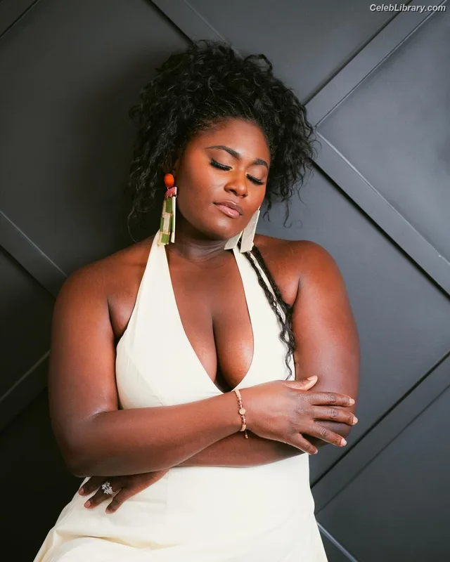 Danielle Brooks photo 2 of 70