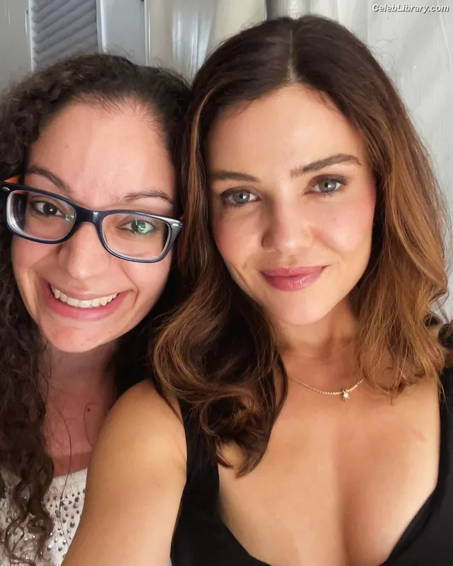 Danielle Campbell photo 8 of 11