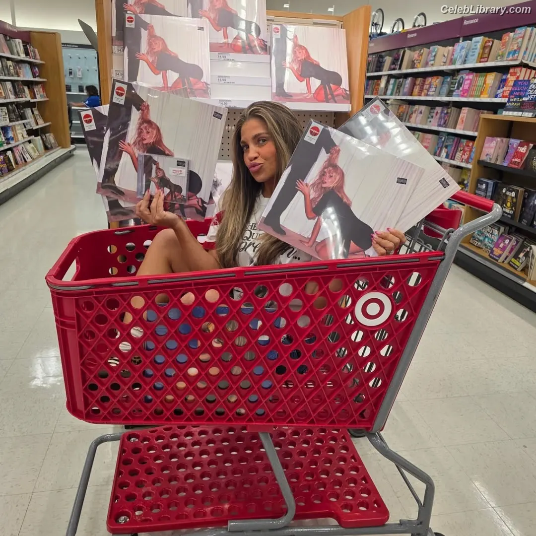 Danielle Fishel photo 23 of 79