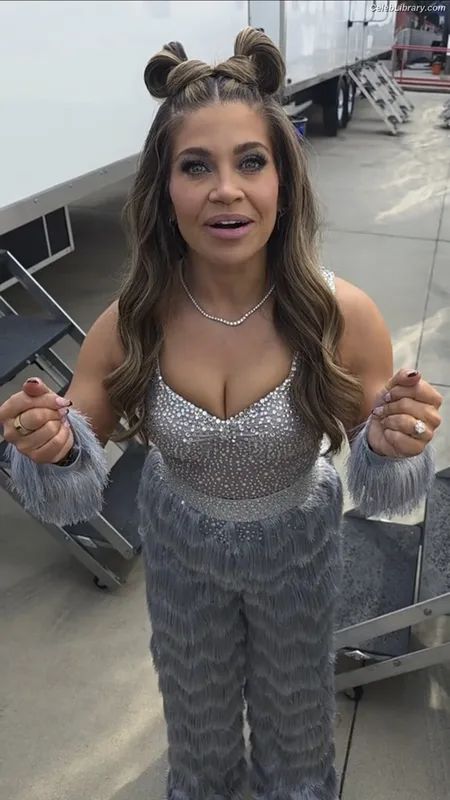 Danielle Fishel photo 3 of 79