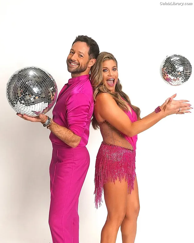 Danielle Fishel photo 22 of 79