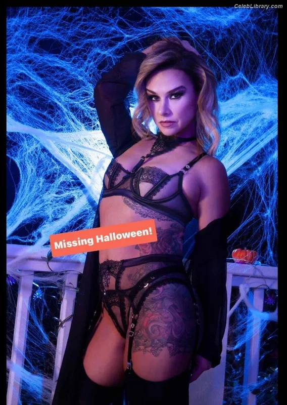Danielle Harris photo 20 of 80