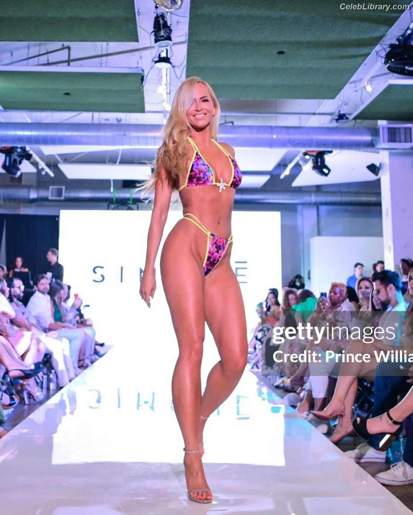 Danielle Moinet photo 19 of 746
