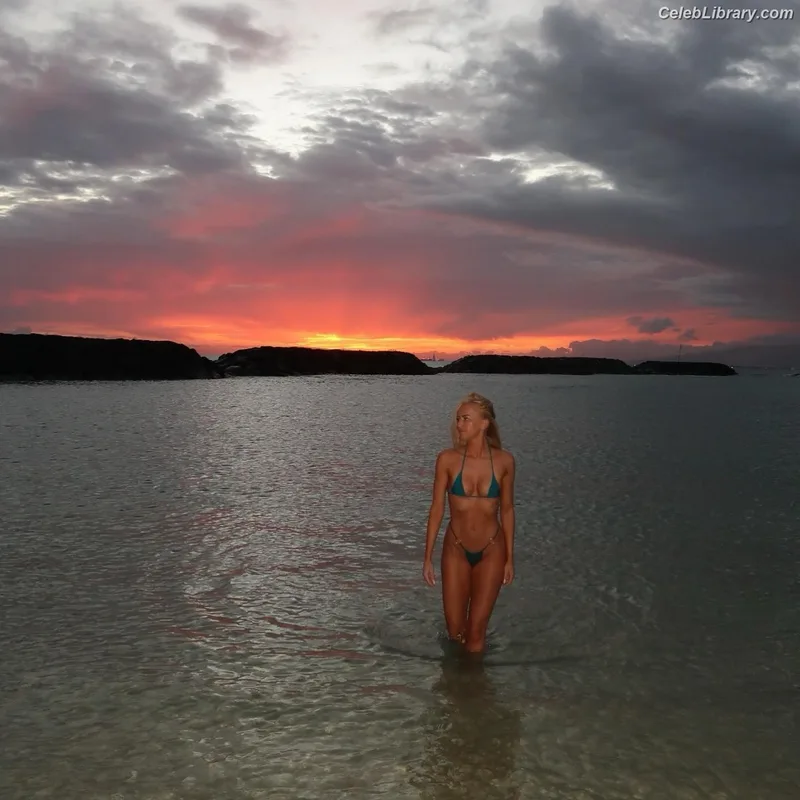 Danielle Moinet photo 12 of 747