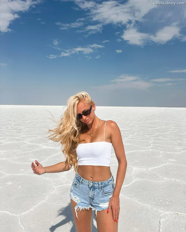 Danielle Moinet photo 24 of 747