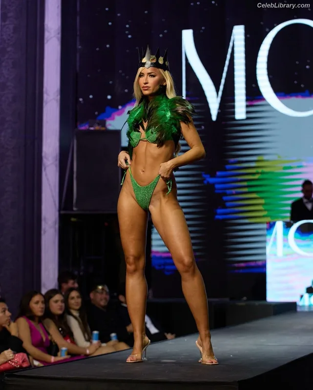 Danielle Moinet photo 16 of 747