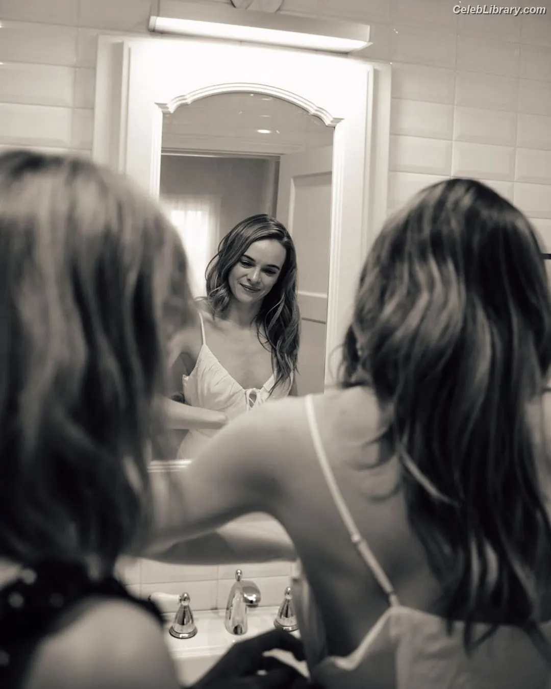 Danielle Panabaker photo 2 of 578