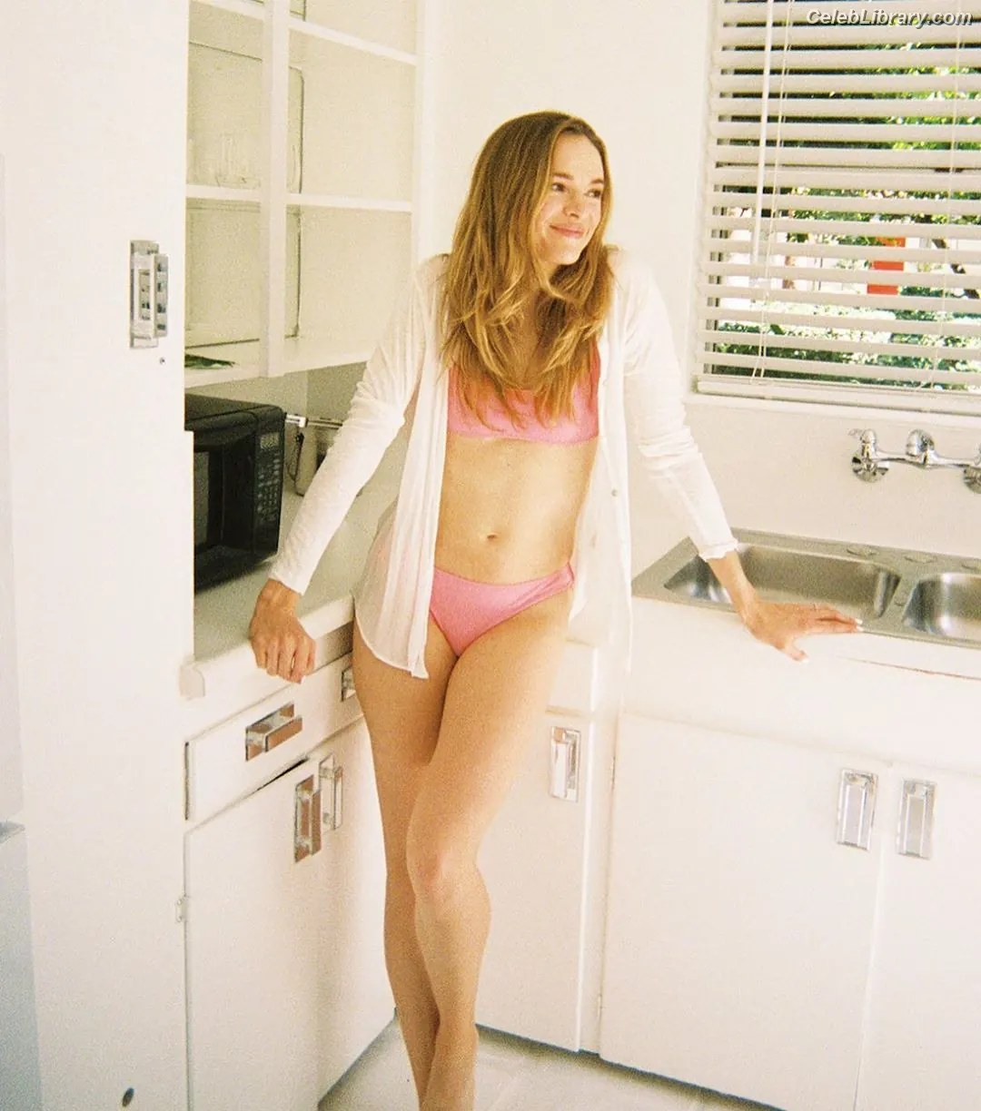 Danielle Panabaker photo 3 of 578