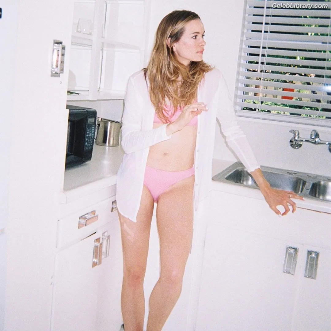 Danielle Panabaker photo 4 of 578