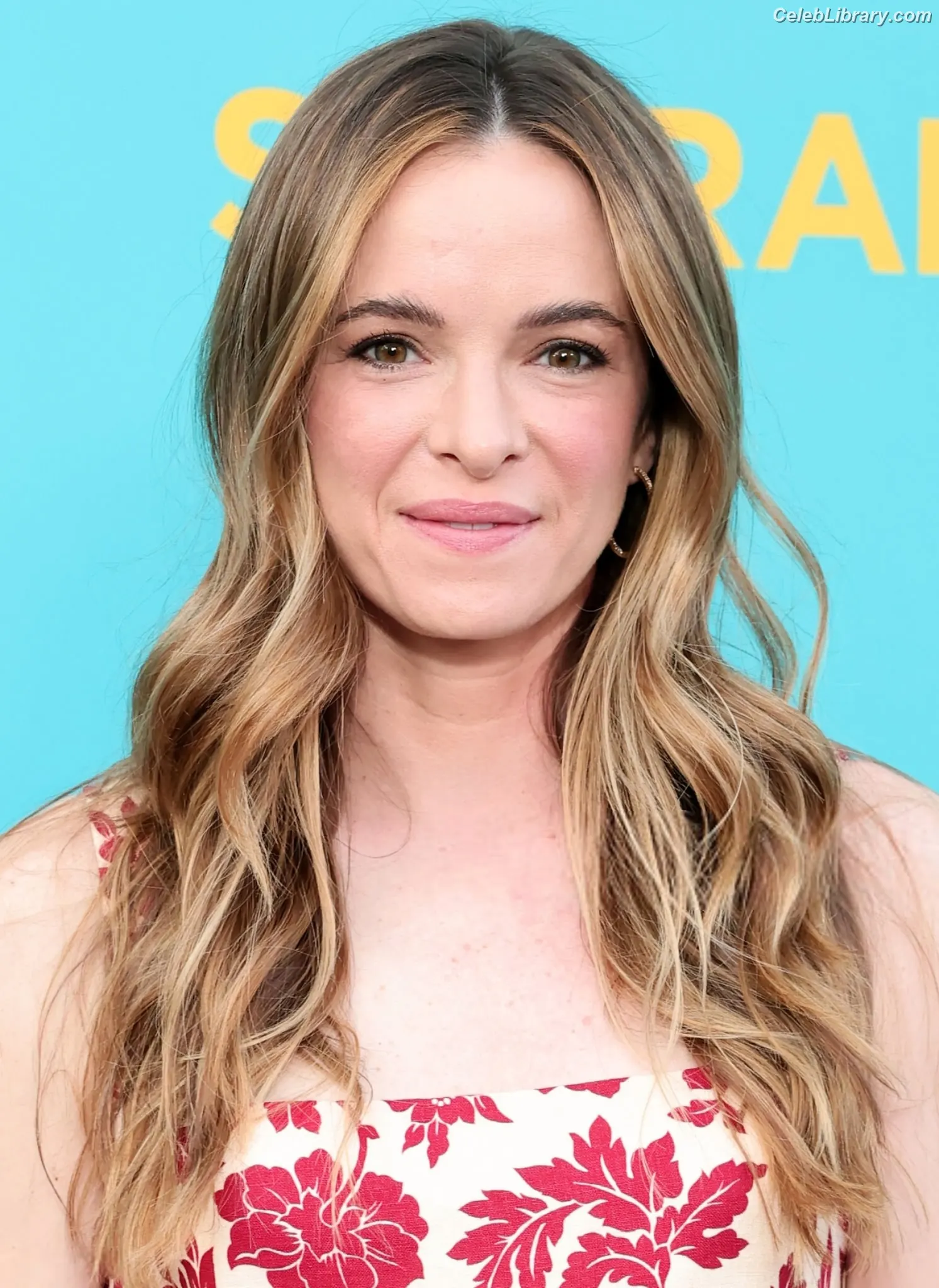 Danielle Panabaker photo 22 of 578