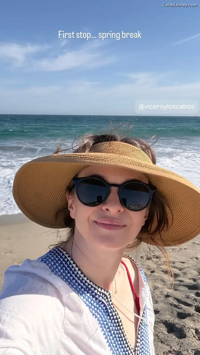 Danielle Panabaker photo 4 of 578