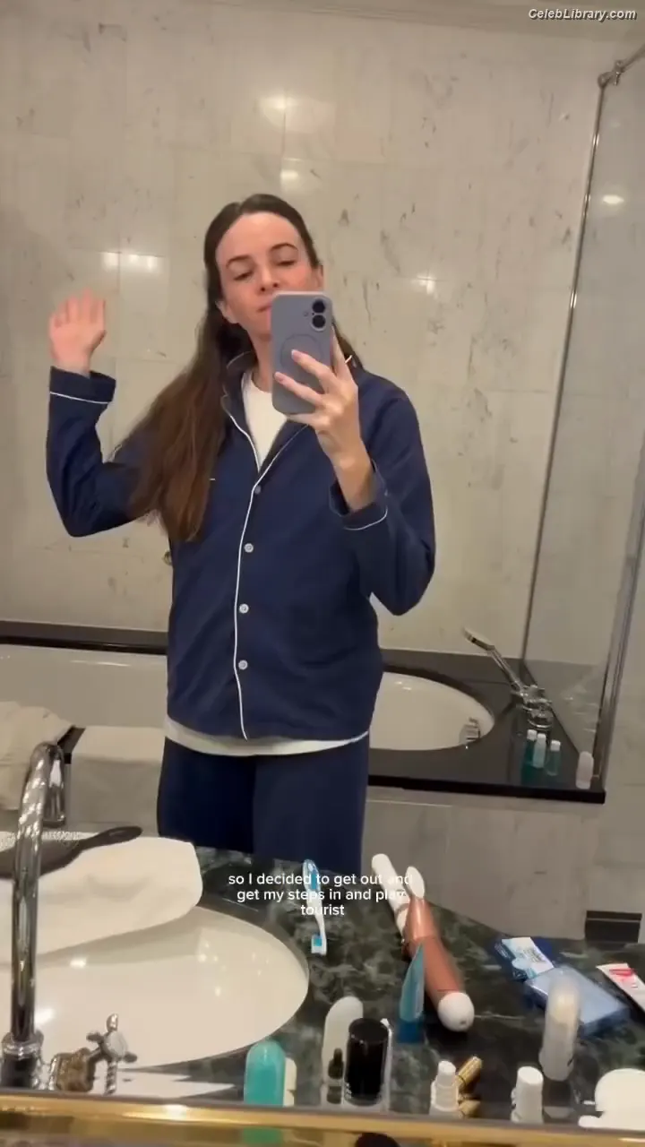 Danielle Panabaker photo 10 of 578