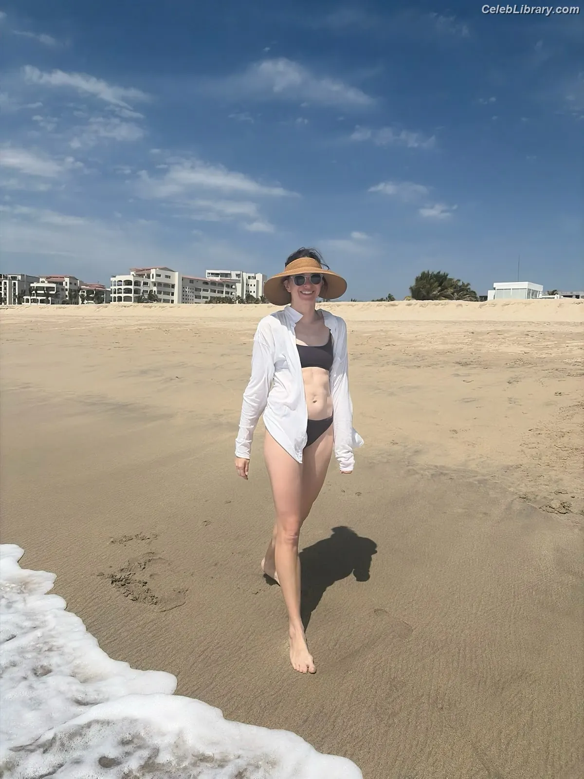 Danielle Panabaker photo 24 of 578