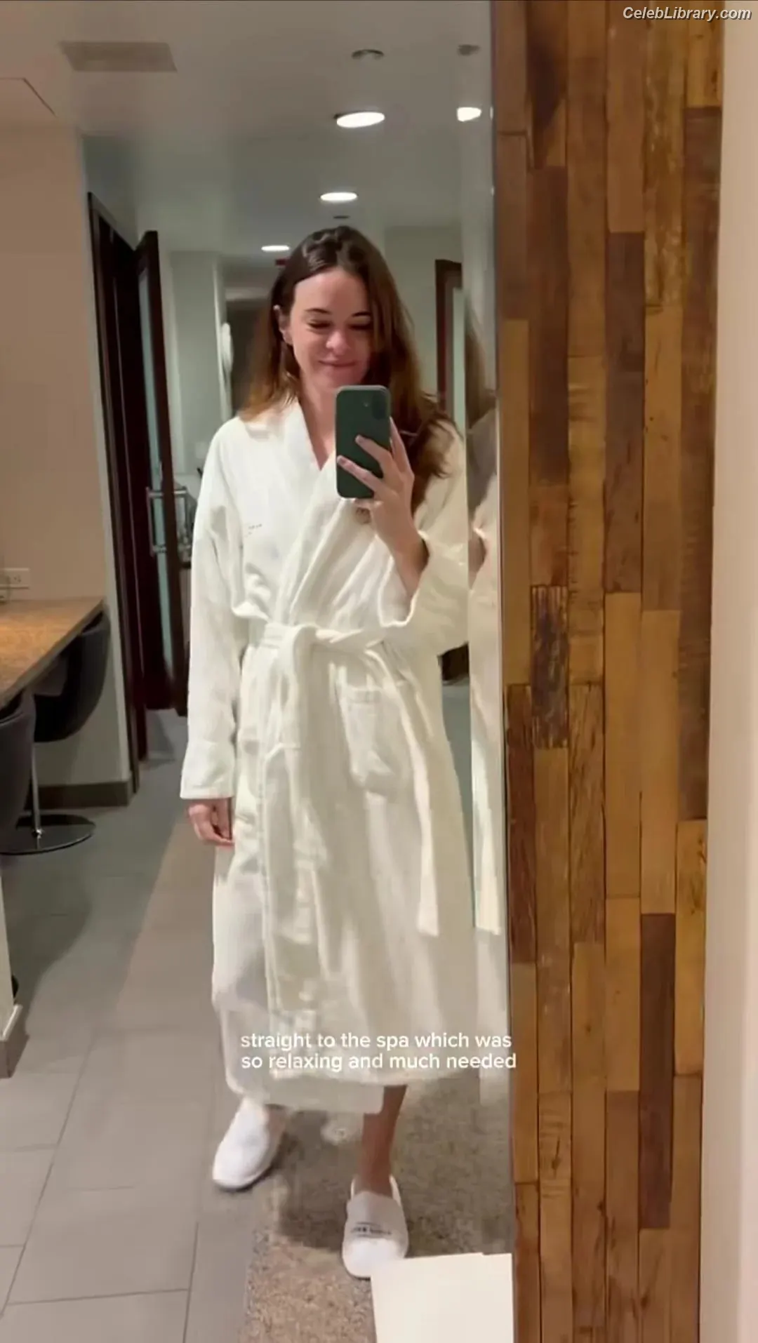 Danielle Panabaker photo 19 of 578