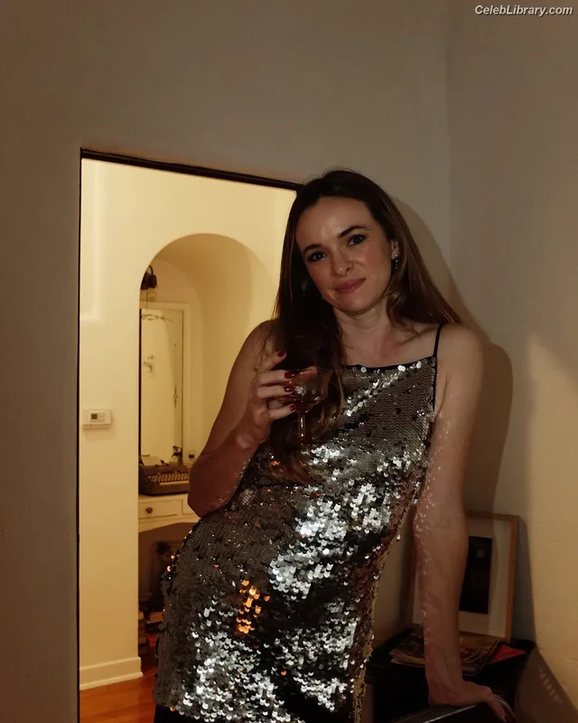 Danielle Panabaker photo 8 of 578