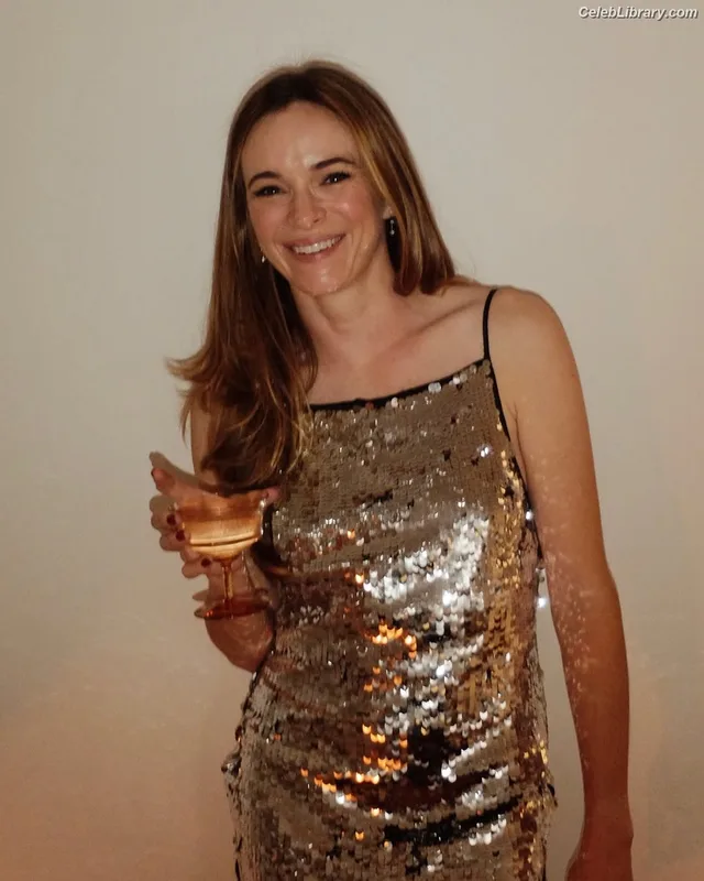 Danielle Panabaker photo 9 of 578