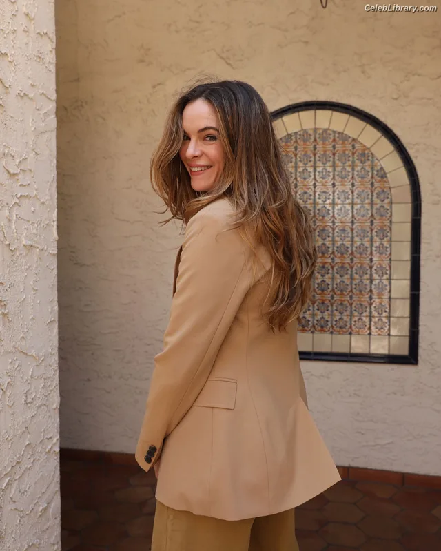 Danielle Panabaker photo 11 of 578