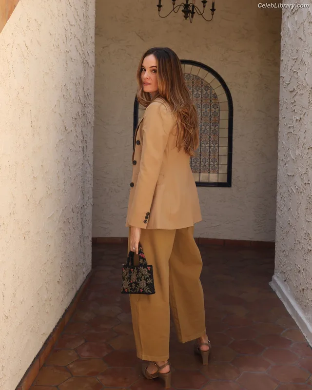 Danielle Panabaker photo 12 of 578