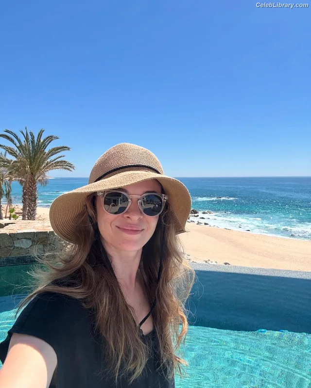 Danielle Panabaker photo 20 of 578