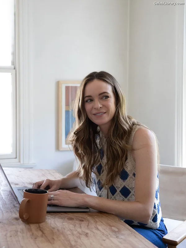 Danielle Panabaker photo 23 of 578