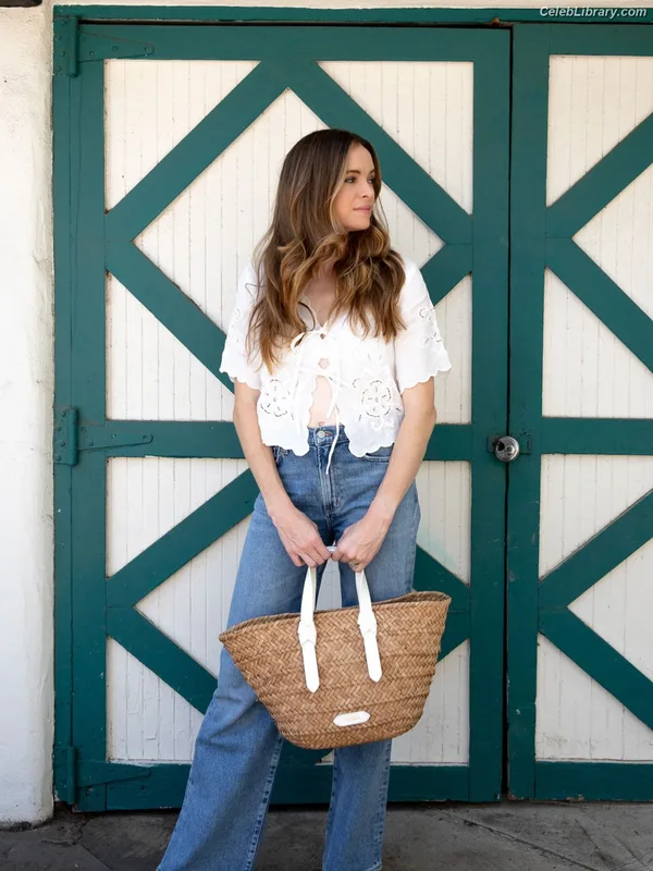 Danielle Panabaker photo 4 of 578