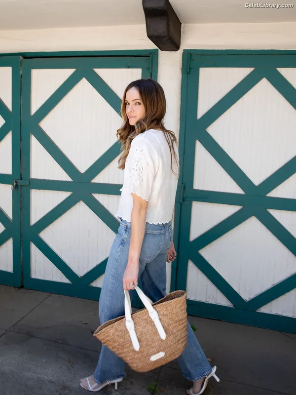 Danielle Panabaker photo 7 of 578