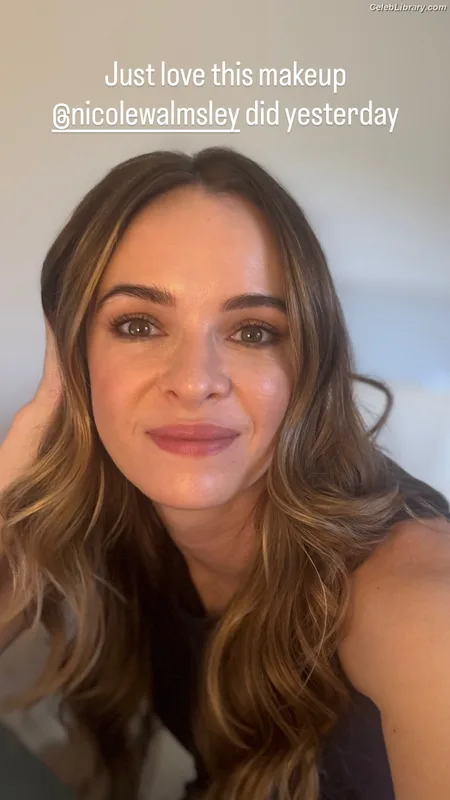 Danielle Panabaker photo 8 of 578