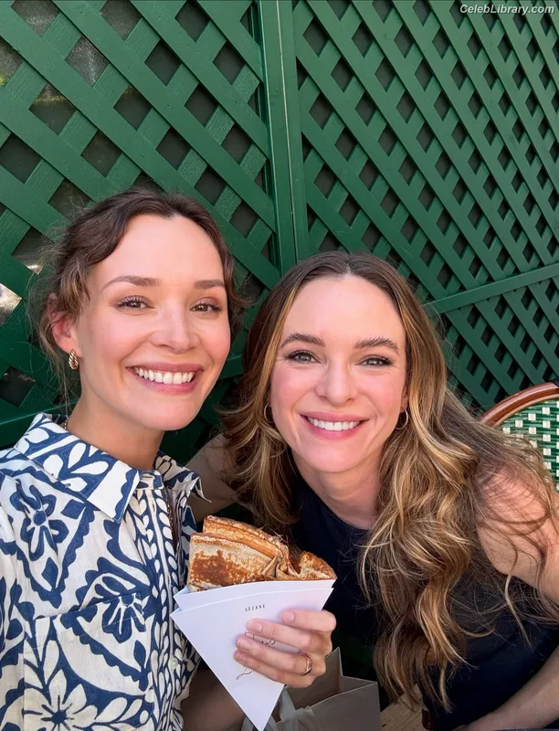 Danielle Panabaker photo 21 of 578