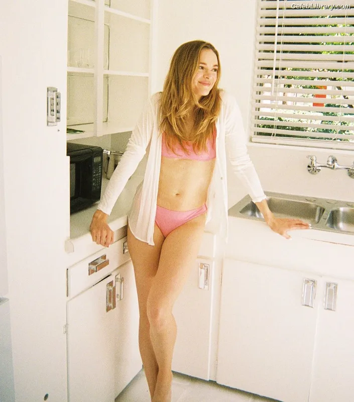 Danielle Panabaker photo 3 of 578