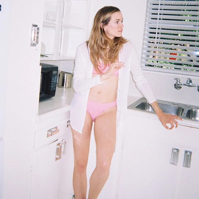 Danielle Panabaker photo 4 of 578