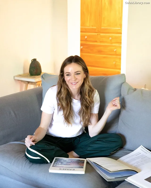 Danielle Panabaker photo 16 of 578