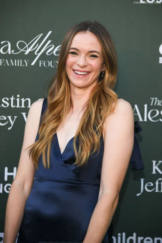 Danielle Panabaker photo 22 of 578
