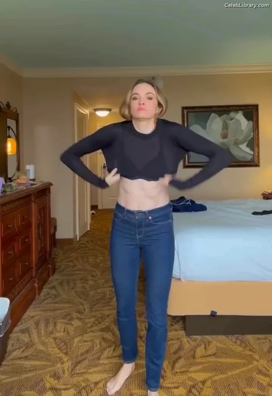 Danielle Panabaker photo 13 of 578