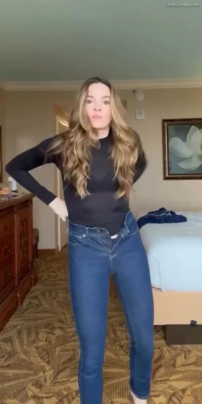 Danielle Panabaker photo 16 of 578