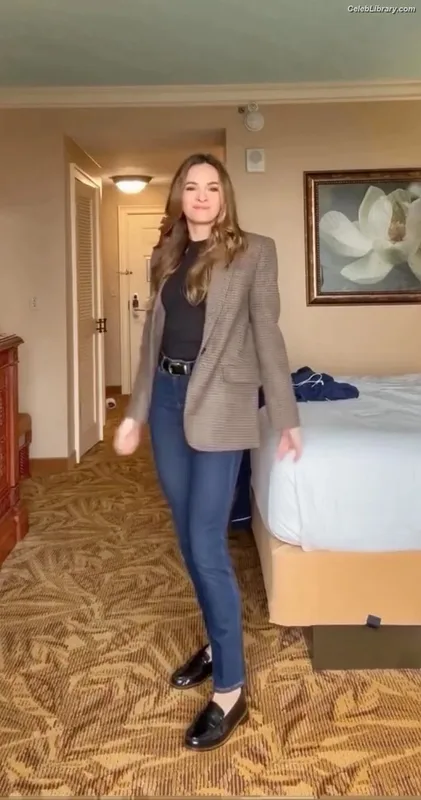 Danielle Panabaker photo 17 of 578