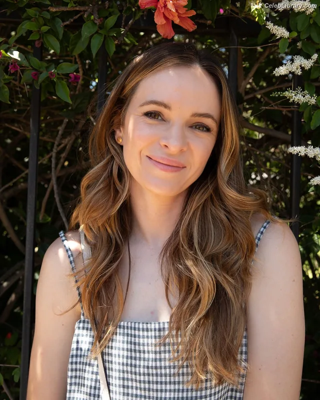 Danielle Panabaker photo 1 of 578